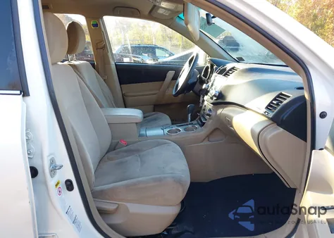 2011 Toyota Highlander Base V6 из США, поврежденный, VIN 5TDBK3EHXBS068910